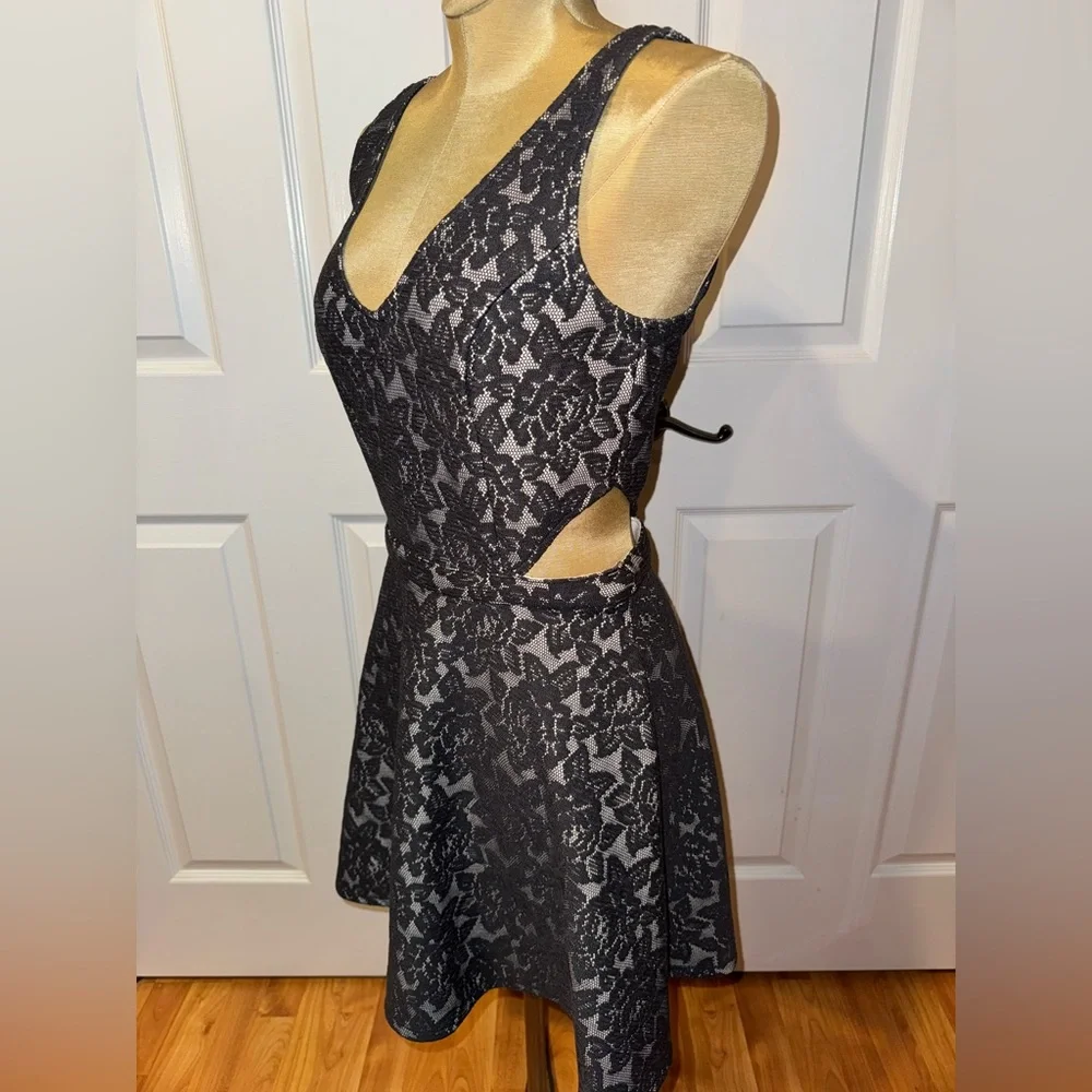 A&F LACE DRESS! - Picture 5 of 5